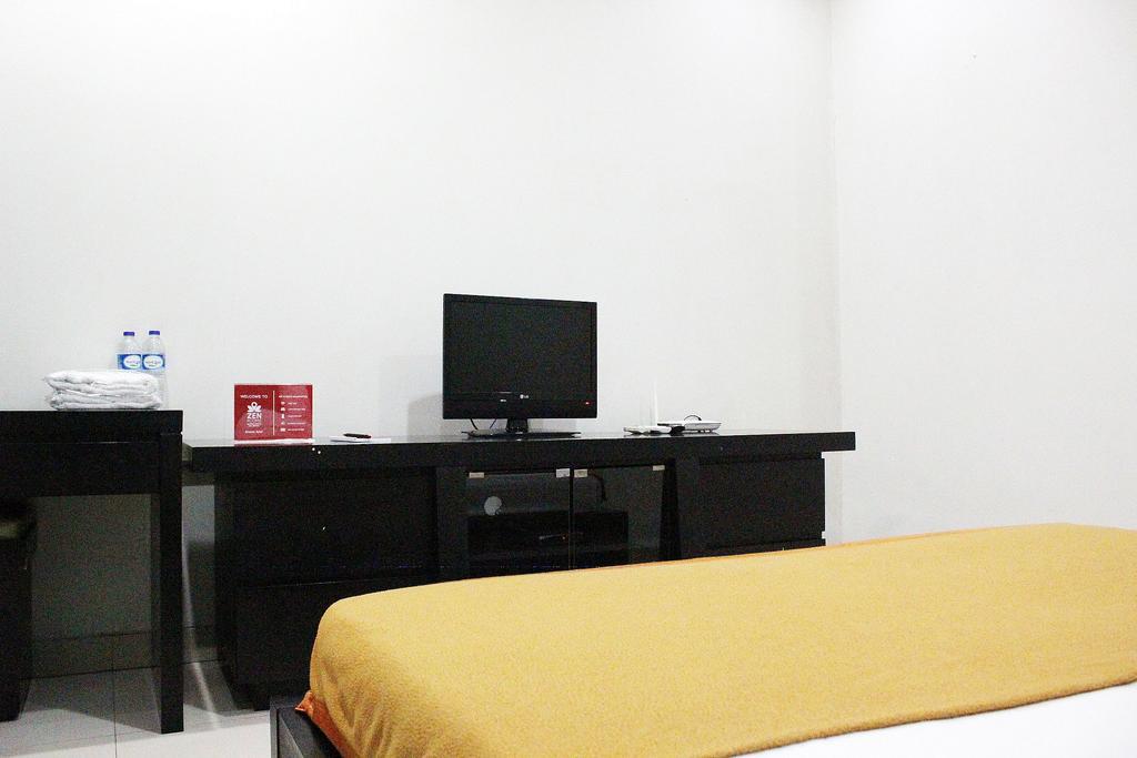 Klinpod Hotel Jakarta Exterior foto